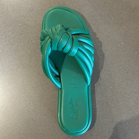 Worn once. 2023 Summer sandal. - Picture 2 of 5